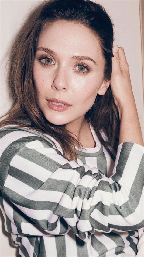 elizabeth olsen tette|13 beautiful photos of Elizabeth Olsen